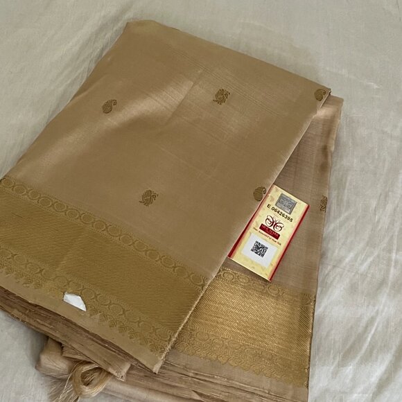Kanchipuram Pure Silk Saree Beige, golden Zari Border & Rich Pallu | Blouse Inc - Picture 1 of 13
